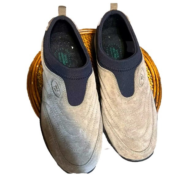 Propét Women’s Anti-slip Wash & Wear leather slip on shoe Size 8 - Picture 3 of 8